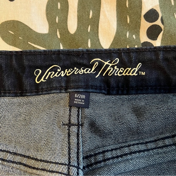 Universal Thread Mid Rise Skinny Jegging - Picture 2 of 5